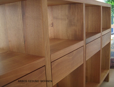 Sideboard aus Nussbaumholz mit Schubladen
