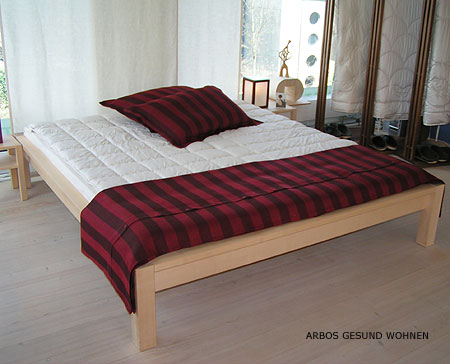 Bett mit Leitner Bettwäsche