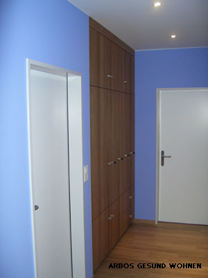 Wandschrank aus Eichenholz